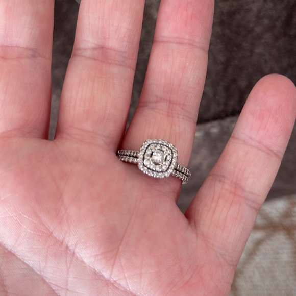 14K White Gold Engagement Ring - Picture 4 of 4